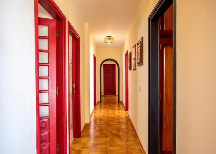 The Mango House فيلة