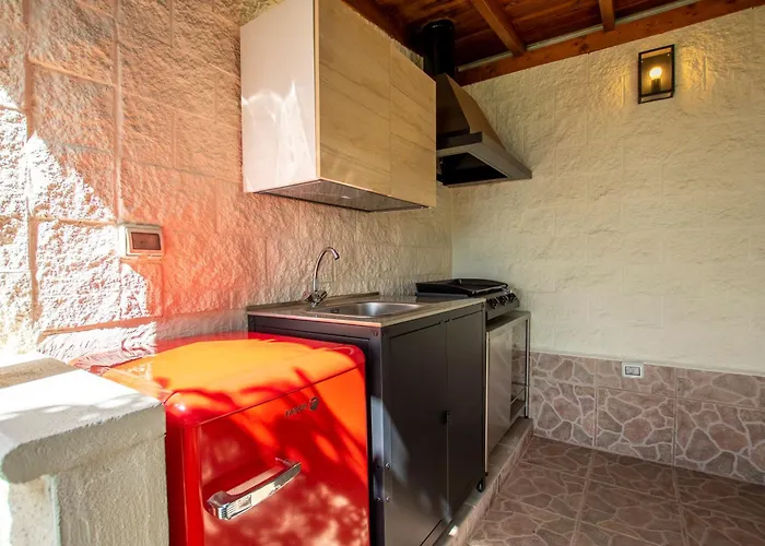 فيلة The Mango House